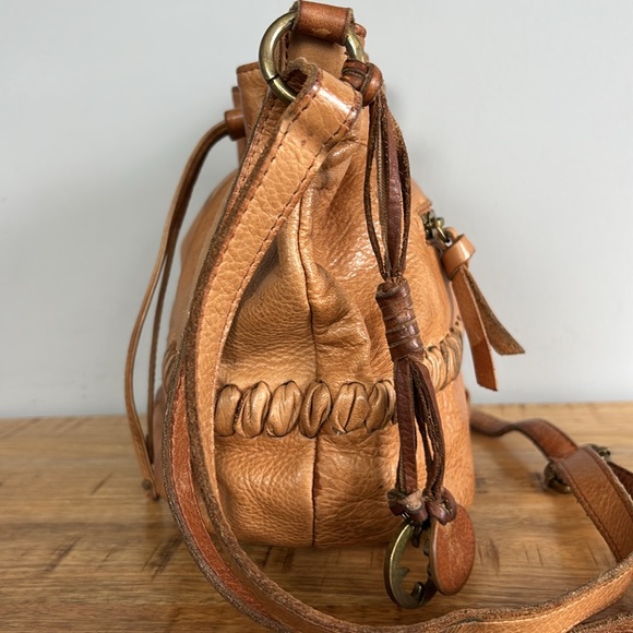 Lucky Brand Tan Leather Crossbody Bucket Bag with Adjustable Strap - Picture 4 of 11